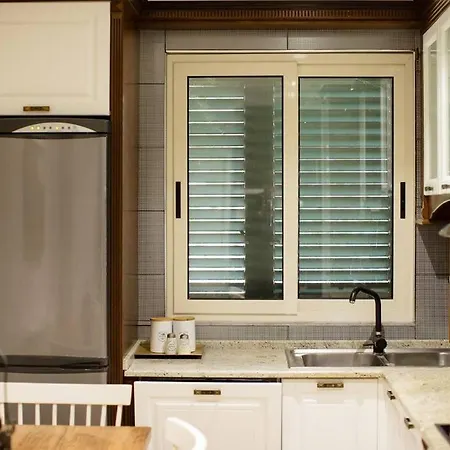 The Pine Grove Dom wakacyjny Golem (Tirana)