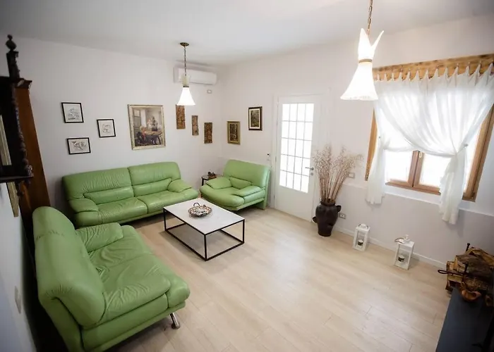 The Pine Grove Ferienhaus Golem (Tirana)