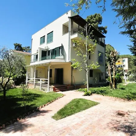 The Pine Grove Tatil Evi Golem (Tirana)