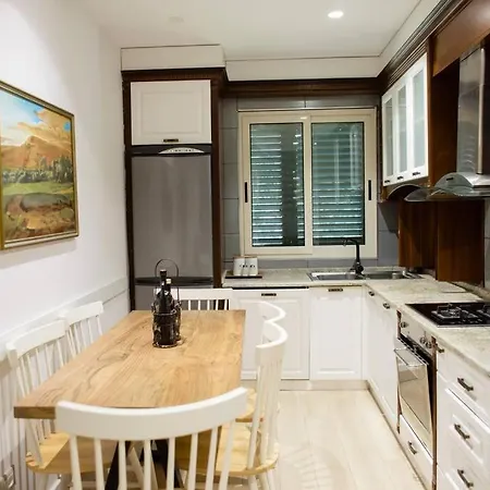 Tatil Evi The Pine Grove Golem (Tirana)