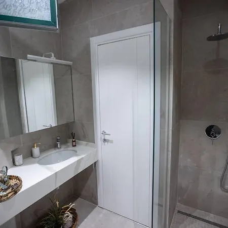 Tatil Evi The Pine Grove Golem (Tirana)